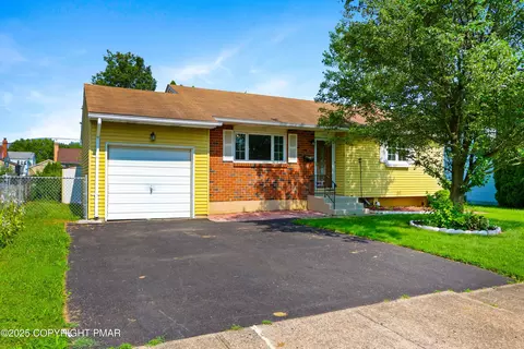 1916 Stonington Rd, Bethlehem, PA 18018