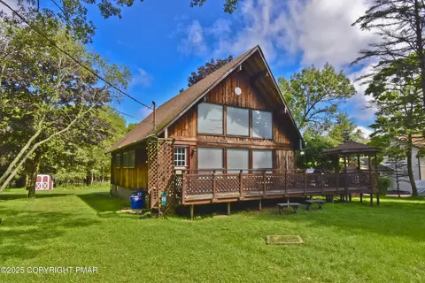 37 Lakeview Dr, Albrightsville, PA 18210