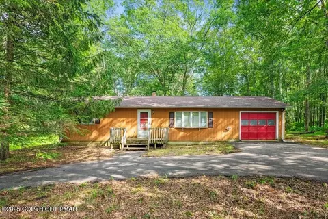 5117 Hickory Ln, East Stroudsburg, PA 18302