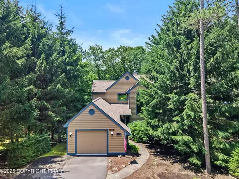 2161 Oak Hill Dr, Buck Hill Falls, PA 18323