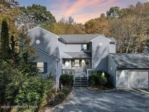 144 Lotus Dr, Scotrun, PA 18355
