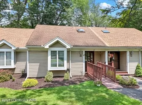 63 Village Dr, Stroudsburg, PA 18360