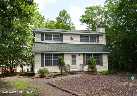 3216 Carlisle Ct, Bushkill, PA 18324