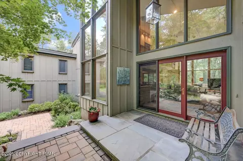 126 Little Fawn Cres, Pocono Pines, PA 18350