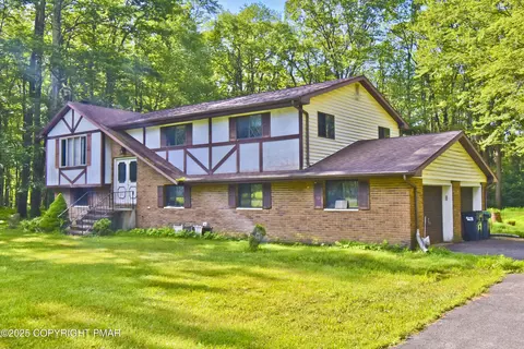 454 Tranquility Ct, Long Pond, PA 18334