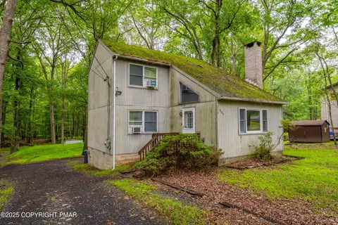 210 Clubhouse Dr, East Stroudsburg, PA 18302