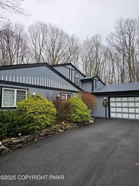 116 Charles Ln, Pocono Lake, PA 18347