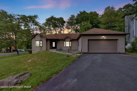 326 Edgemont Rd, Stroudsburg, PA 18360