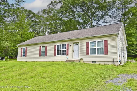 8726 E Nottingham Dr, Kunkletown, PA 18058