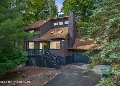 2215 Overlook Dr, Tobyhanna, PA 18466