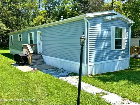 187 Creekside Manor Dr, Lehighton, PA 18235
