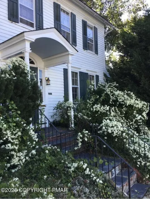 312 N Robinson Ave, Pen Argyl, PA 18072