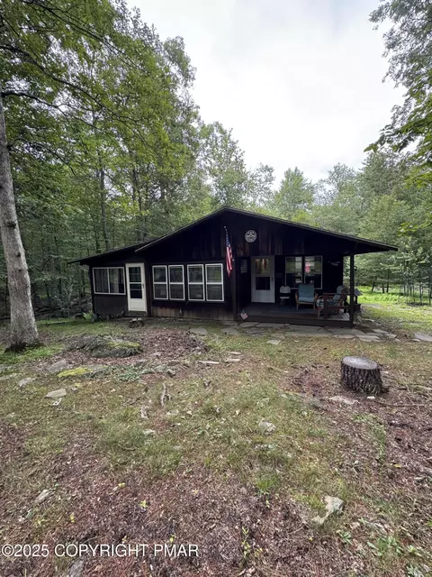 5198 Arrowhead Ln, East Stroudsburg, PA 18302