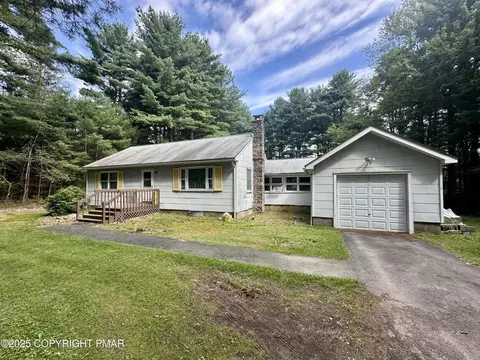 5287 Pocono Crest Rd, Pocono Pines, PA 18350