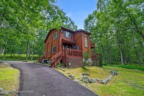 Exterior - 1289 Bear Dr, Bushkill, PA 18324 photo 2 of 9