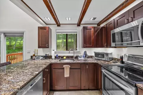 Kitchen - 1289 Bear Dr, Bushkill, PA 18324 photo 2 of 3