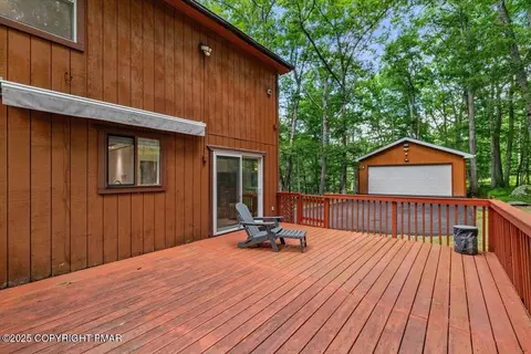Exterior - 1289 Bear Dr, Bushkill, PA 18324 photo 7 of 9