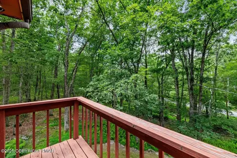 Exterior - 1289 Bear Dr, Bushkill, PA 18324 photo 6 of 9