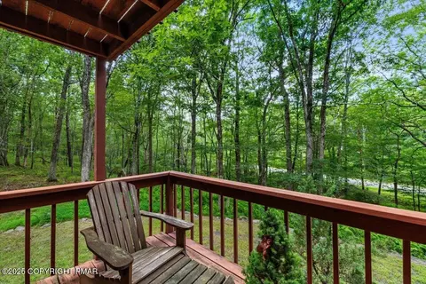 Exterior - 1289 Bear Dr, Bushkill, PA 18324 photo 5 of 9