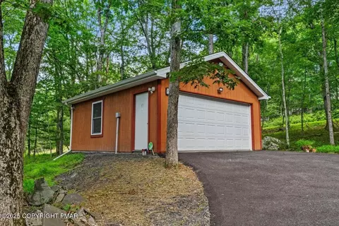 Exterior - 1289 Bear Dr, Bushkill, PA 18324 photo 8 of 9