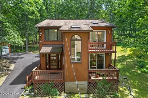 Exterior - 1289 Bear Dr, Bushkill, PA 18324 photo 9 of 9