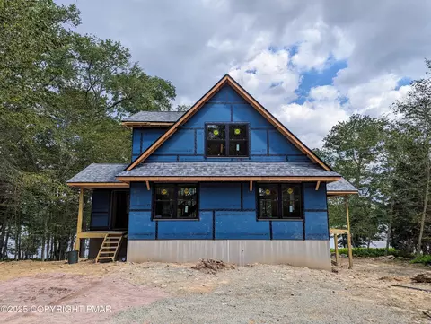 72 Lake Dr W, Clifton Township, PA 18424