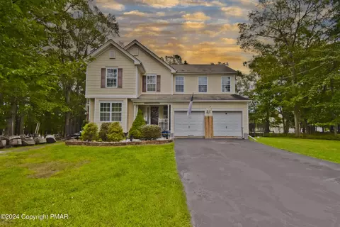 219 Kensington Dr, Bushkill, PA 18324