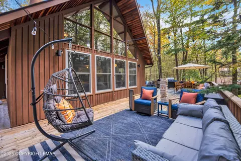 22 Mountain Glen Dr, Clifton Township, PA 18424