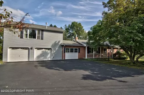 305 Camelot Dr, Stroudsburg, PA 18360