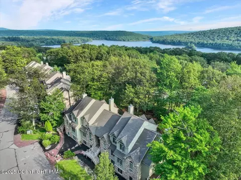 34 Mountainwoods Dr, Lake Harmony, PA 18624