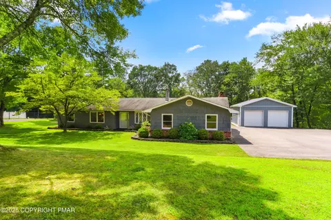 540 Rolling Pines Dr, Saylorsburg, PA 18353