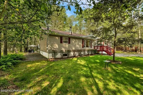 5359 Conoquenissing Dr, Pocono Lake, PA 18347