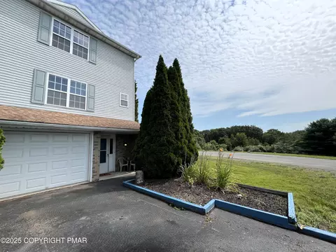 201 Victoria Arms Cir, Kunkletown, PA 18058