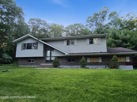 256 Whispering Hills Dr, East Stroudsburg, PA 18301
