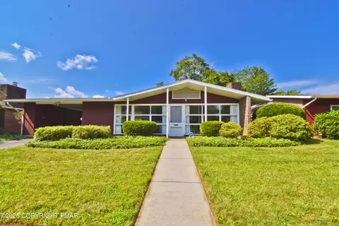 812 N 2nd St, Emmaus, PA 18049