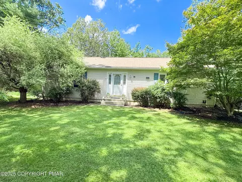 111 Turkey Ridge Dr, Kunkletown, PA 18058