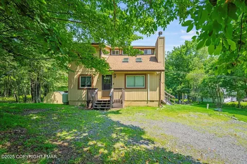 237 Ash Drive Dr, Long Pond, PA 18334