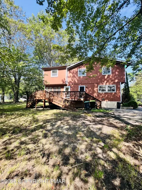 35 Deerfield Dr, Mount Pocono, PA 18344
