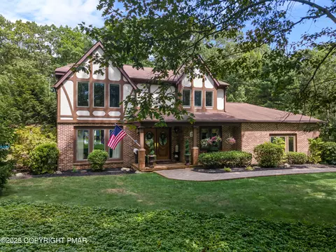 427 Lakefield Ter, Stroudsburg, PA 18360