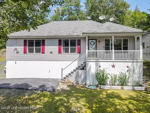 2414 Woodcrest Dr, East Stroudsburg, PA 18302