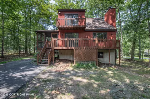 106 Carnforth Dr, Bushkill, PA 18324