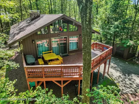 56 Skye Dr, Lake Harmony, PA 18624