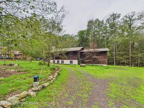 82 S Lehigh River Dr S, Clifton Township, PA 18424