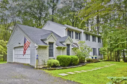 2603 Highview Dr, Brodheadsville, PA 18322
