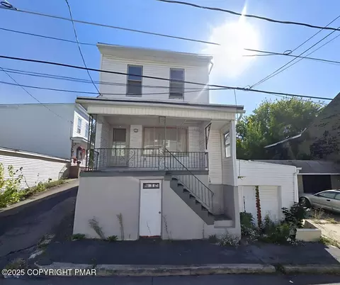 422 W Lloyd St, Shenandoah, PA 17976