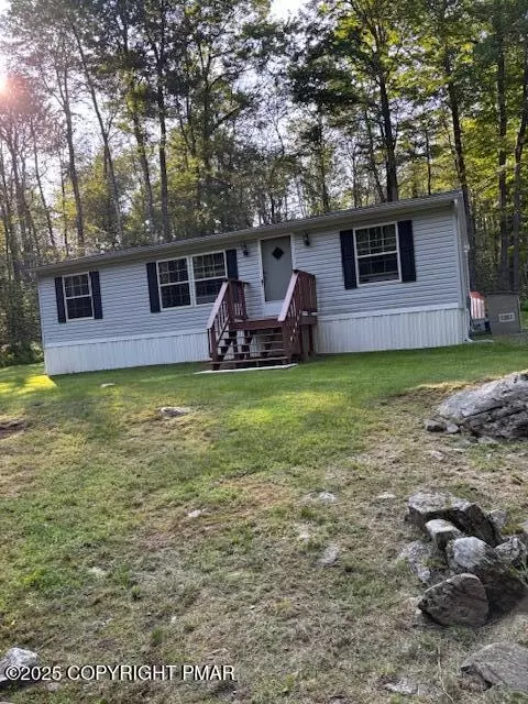 1208 Fox Trl, Cresco, PA 18326