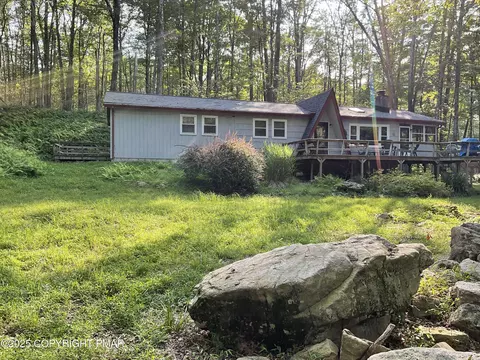 207 Pima Pl, Pocono Lake, PA 18347