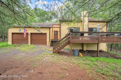 2096 Candlewood Dr, East Stroudsburg, PA 18301