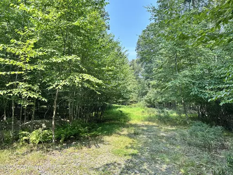 Private Dr 2c, Henryville, PA 18332