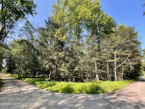 8 Bald Eagle Trail, Gouldsboro, PA 18424